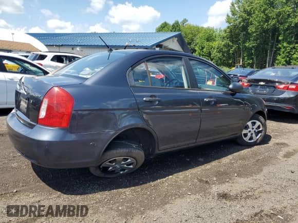 2006 Hyundai Accent GLS z VIN KMHCN46C86U016919, wystawiony jako Copart lot #68276735 z przebiegiem 131 346 mil mil oraz Szkoda całkowita • Salvage title. Historia ofert i sprzedaży dostępna na DreamBid. Obrazek 3.