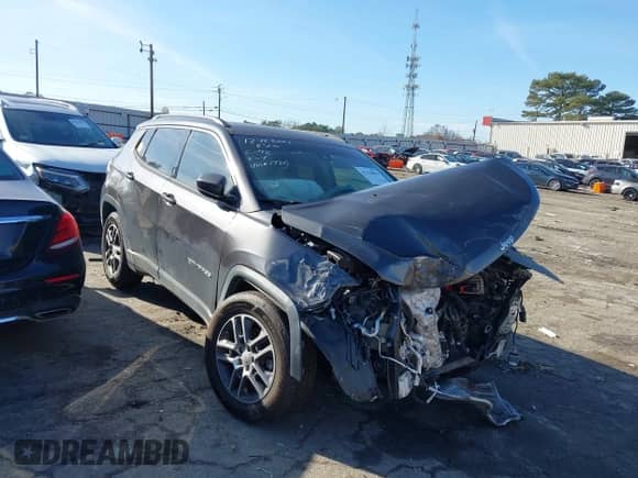 2020 Jeep Compass Latitude z VIN 3C4NJCBB2LT241780, wystawiony jako IAAI lot #41118805 z przebiegiem 74 891 mil mil oraz . Historia ofert i sprzedaży dostępna na DreamBid. Obrazek 1.