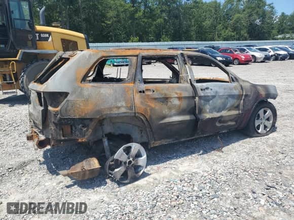 2011 Jeep Grand Cherokee Laredo z VIN 1J4RR4GGXBC552415, wystawiony jako Copart lot #81368485 z przebiegiem Nie podano mil oraz Nie do naprawy • Non repairable. Historia ofert i sprzedaży dostępna na DreamBid. Obrazek 3.