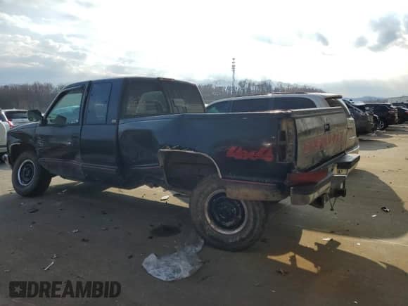 1994 Chevrolet Silverado 2500 z VIN 2GCFK29K8R1315568, wystawiony jako Copart lot #82931554 z przebiegiem 295 467 mil mil oraz Szkoda całkowita • Salvage title. Historia ofert i sprzedaży dostępna na DreamBid. Obrazek 2.