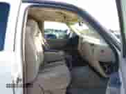 2003 Chevrolet Silverado 1500HD LS z VIN 1GCGC13U63F242884, wystawiony jako IAAI lot #42222977 z przebiegiem 240 701 mil mil oraz . Historia ofert i sprzedaży dostępna na DreamBid. Obrazek 5.