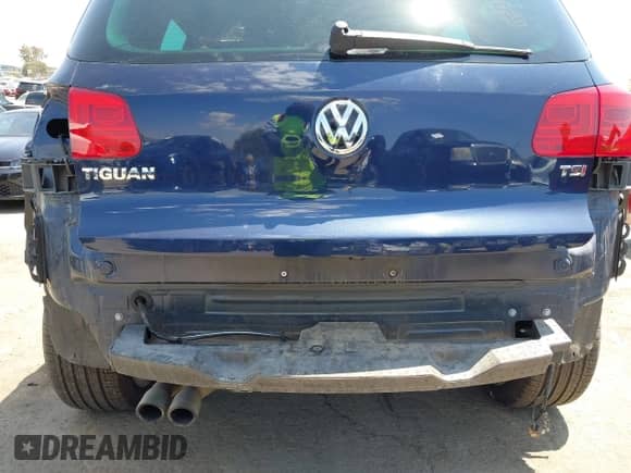 2016 Volkswagen Tiguan S with VIN WVGAV7AX3GW604980, listed as a IAAI auction lot 42777619 with 109,725 mi miles and . Bid and sale history available at DreamBid. Image 6.