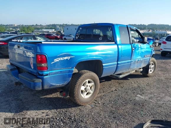 1998 Dodge 1500 with VIN 3B7HF13Y3WG147376, listed as a IAAI auction lot 42579296 with Not provided miles and . Bid and sale history available at DreamBid. Image 4.