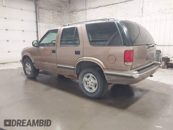1997 Chevrolet Blazer LS with VIN 1GNDT13W8V2223968, listed as a IAAI auction lot 42575159 with 183,349 mi miles and . Bid and sale history available at DreamBid. Image 3.