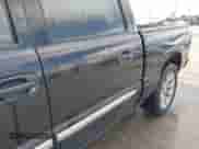 2006 GMC Sierra 1500 SL z VIN 2GTEC13V361346180, wystawiony jako IAAI lot #42227724 z przebiegiem 254 431 mil mil oraz . Historia ofert i sprzedaży dostępna na DreamBid. Obrazek 6.