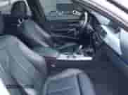 2014 BMW 3 Series 335i xDrive z VIN WBA3B9C56EF588393, wystawiony jako IAAI lot #41383156 z przebiegiem 177 143 mil mil oraz . Historia ofert i sprzedaży dostępna na DreamBid. Obrazek 5.