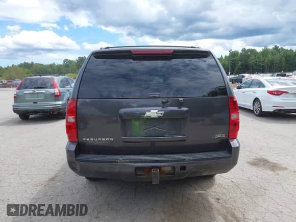 2010 Chevrolet Suburban LT с VIN 1GNUKJE33AR117502, выставлен на аукционе IAAI как лот 43082827 с пробегом 200 098 миль миль и . История ставок и продаж доступна на DreamBid. Изображение 16.