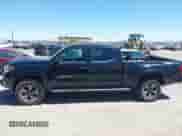 2018 Toyota Tacoma SR5 с VIN 3TMBZ5DN1JM014540, выставлен на аукционе IAAI как лот 42505324 с пробегом 112 990 миль миль и . История ставок и продаж доступна на DreamBid. Изображение 14.