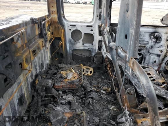 2005 Chevrolet Colorado LS Z71 z VIN 1GCDS196258106855, wystawiony jako Copart lot #85677674 z przebiegiem Nie podano mil oraz Czysty tytuł • Clean title. Historia ofert i sprzedaży dostępna na DreamBid. Obrazek 10.