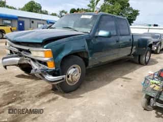 1997 Chevrolet Silverado 3500 z VIN 1GCHC33J1VF013991, wystawiony jako Copart lot #56521345 z przebiegiem 151 189 mil mil oraz Szkoda całkowita • Salvage title. Historia ofert i sprzedaży dostępna na DreamBid. Obrazek 1.