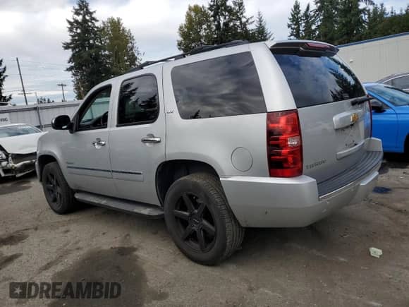 2014 Chevrolet Tahoe LTZ z VIN 1GNSKCE03ER107938, wystawiony jako Copart lot #87079685 z przebiegiem 226 481 mil mil oraz Szkoda całkowita • Salvage title. Historia ofert i sprzedaży dostępna na DreamBid. Obrazek 2.