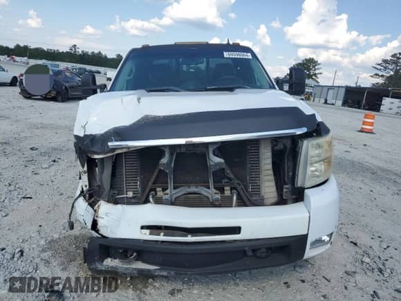2007 Chevrolet Silverado 2500HD 2LT z VIN 1GCHK29697E547927, wystawiony jako Copart lot #69598004 z przebiegiem 232 285 mil mil oraz Szkoda całkowita • Salvage title. Historia ofert i sprzedaży dostępna na DreamBid. Obrazek 5.