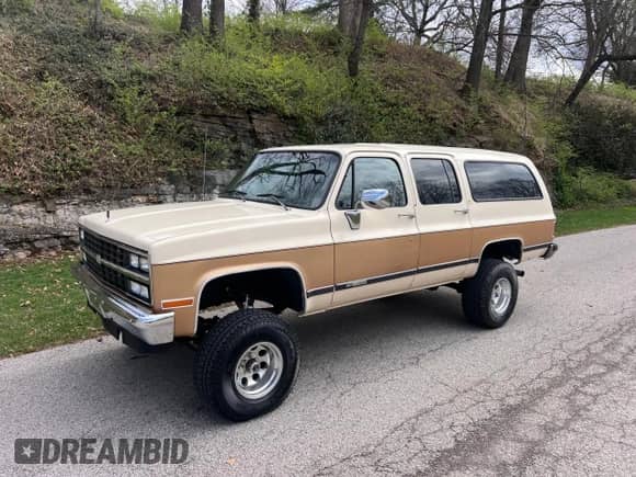 1989 Chevrolet Suburban с VIN 1GNEV16K3KF127676, выставлен на аукционе Copart как лот 53892065 с пробегом 43 635 миль миль и Чистый • Clean title. История ставок и продаж доступна на DreamBid. Изображение 2.