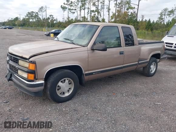 1996 Chevrolet Silverado 1500 with VIN 2GCEC19MXT1108899, listed as a IAAI auction lot 43578435 with 314,716 mi miles and . Bid and sale history available at DreamBid. Image 2.