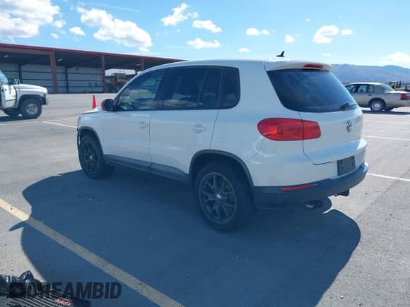 2014 Volkswagen Tiguan S with VIN WVGAV3AX0EW554013, listed as a IAAI auction lot 43426029 with 122,127 mi miles and . Bid and sale history available at DreamBid. Image 3.