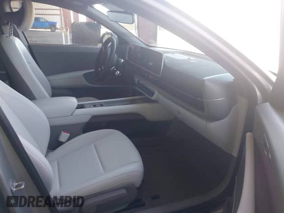 2025 Hyundai Ioniq 6 SEL с VIN KMHM34AA0SA092310, выставлен на аукционе IAAI как лот 43075865 с пробегом 5 296 миль миль и . История ставок и продаж доступна на DreamBid. Изображение 5.