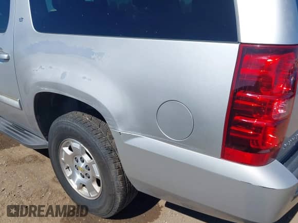 2010 Chevrolet Suburban LT z VIN 1GNUCJE04AR251342, wystawiony jako IAAI lot #42851505 z przebiegiem 243 731 mil mil oraz . Historia ofert i sprzedaży dostępna na DreamBid. Obrazek 6.