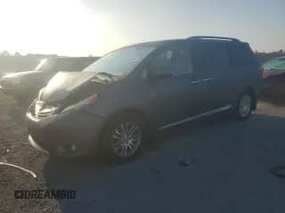 2017 Toyota Sienna XLE Auto Access Seat with VIN 5TDYZ3DC5HS880006, listed as a Copart auction lot 81452965 with 291,827 mi miles and Salvage title. Bid and sale history available at DreamBid. Image 1.