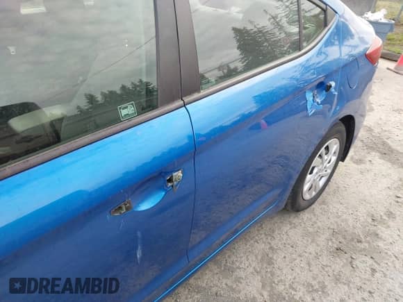 2017 Hyundai Elantra SE z VIN 5NPD74LF1HH203658, wystawiony jako IAAI lot #43470266 z przebiegiem 91 296 mil mil oraz . Historia ofert i sprzedaży dostępna na DreamBid. Obrazek 12.