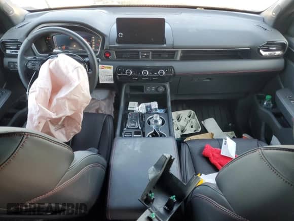 2025 Honda Pilot Black Edition with VIN 5FNYG1H99SB014569, listed as a Copart auction lot 68352525 with 10,246 mi miles and Salvage title. Bid and sale history available at DreamBid. Image 8.