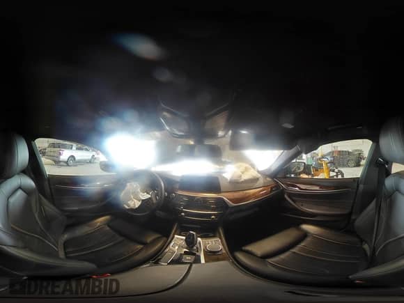 2019 BMW 5 Series 530i xDrive z VIN WBAJA7C56KWW19085, wystawiony jako Copart lot #71591235 z przebiegiem Nie podano mil oraz Nie do naprawy • Non repairable. Historia ofert i sprzedaży dostępna na DreamBid. Obrazek 14.