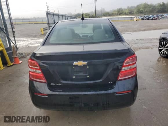 2017 Chevrolet Sonic LT z VIN 1G1JD5SHXH4111953, wystawiony jako Copart lot #84006215 z przebiegiem 88 391 mil mil oraz Szkoda całkowita • Salvage title. Historia ofert i sprzedaży dostępna na DreamBid. Obrazek 6.