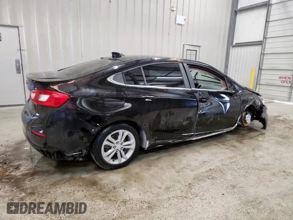 2019 Chevrolet Cruze LT с VIN 1G1BE5SM0K7144609, выставлен на аукционе Copart как лот 84028445 с пробегом 136 057 миль миль и Чистый • Clean title. История ставок и продаж доступна на DreamBid. Изображение 3.