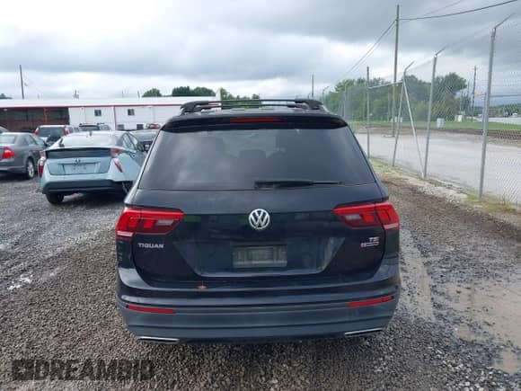 2018 Volkswagen Tiguan S с VIN 3VV0B7AX8JM085507, выставлен на аукционе IAAI как лот 43052864 с пробегом 94 557 миль миль и . История ставок и продаж доступна на DreamBid. Изображение 16.