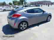 2012 Hyundai Veloster w/Gray Int z VIN KMHTC6AD1CU020968, wystawiony jako IAAI lot #43022090 z przebiegiem 165 974 mil mil oraz . Historia ofert i sprzedaży dostępna na DreamBid. Obrazek 4.
