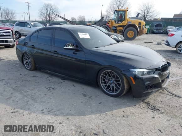 2018 BMW 3 Series 340i xDrive с VIN WBA8B7G53JNU94931, выставлен на аукционе IAAI как лот 41250006 с пробегом 45 832 миль миль и . История ставок и продаж доступна на DreamBid. Изображение 1.