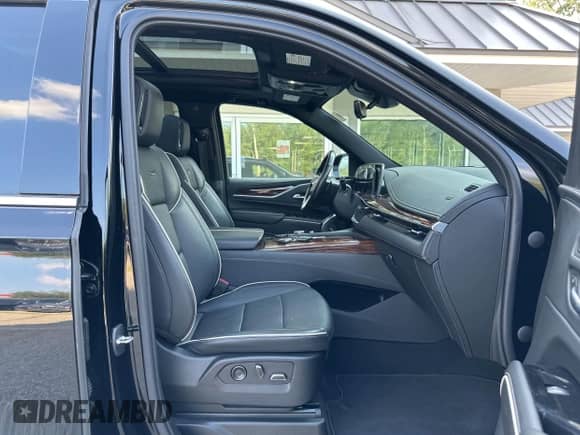 2021 Cadillac Escalade ESV Premium Luxury с VIN 1GYS4KKL8MR386002, выставлен на аукционе IAAI как лот 42760538 с пробегом 152 748 миль миль и . История ставок и продаж доступна на DreamBid. Изображение 5.