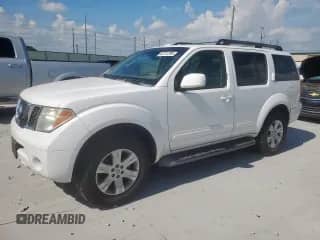 2006 Nissan Pathfinder S z VIN 5N1AR18U76C673748, wystawiony jako Copart lot #63711295 z przebiegiem 253 935 mil mil oraz Czysty tytuł • Clean title. Historia ofert i sprzedaży dostępna na DreamBid. Obrazek 1.