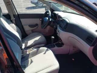 2010 Hyundai Accent GLS z VIN KMHCN4AC7AU404868, wystawiony jako IAAI lot #43352092 z przebiegiem 120 247 mil mil oraz . Historia ofert i sprzedaży dostępna na DreamBid. Obrazek 5.