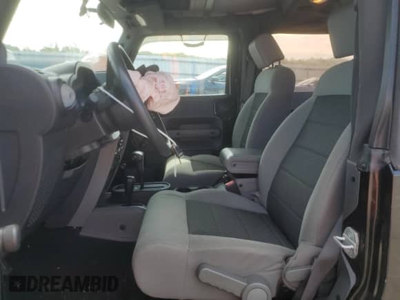 2010 Jeep Wrangler Sport с VIN 1J4AA2D13AL111104, выставлен на аукционе Copart как лот 84287605 с пробегом 110 407 миль миль и Списание • Salvage title. История ставок и продаж доступна на DreamBid. Изображение 7.