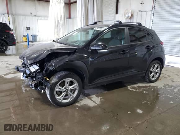 2022 Hyundai Kona SEL z VIN KM8K6CAB4NU831053, wystawiony jako Copart lot #82601815 z przebiegiem 24 612 mil mil oraz Czysty tytuł • Clean title. Historia ofert i sprzedaży dostępna na DreamBid. Obrazek 1.