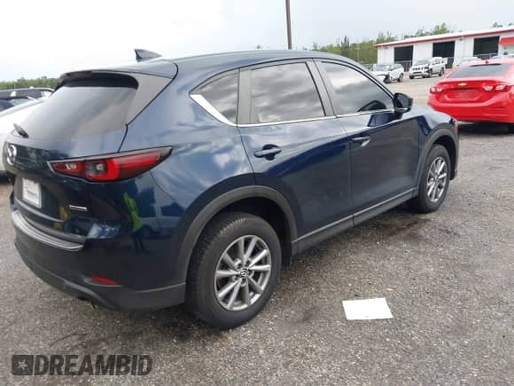 2023 Mazda CX-5 S Preferred z VIN JM3KFBCMXP0209359, wystawiony jako IAAI lot #42724622 z przebiegiem 14 682 mil mil oraz . Historia ofert i sprzedaży dostępna na DreamBid. Obrazek 4.