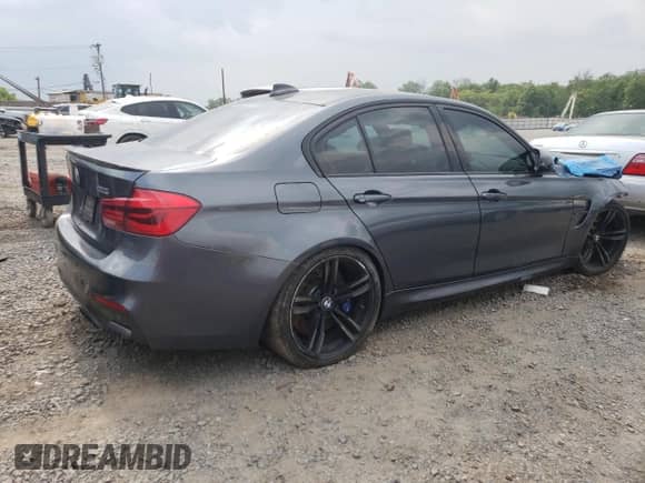 2017 BMW M3 z VIN WBS8M9C50H5G84030, wystawiony jako Copart lot #60248865 z przebiegiem 63 388 mil mil oraz Czysty tytuł • Clean title. Historia ofert i sprzedaży dostępna na DreamBid. Obrazek 3.