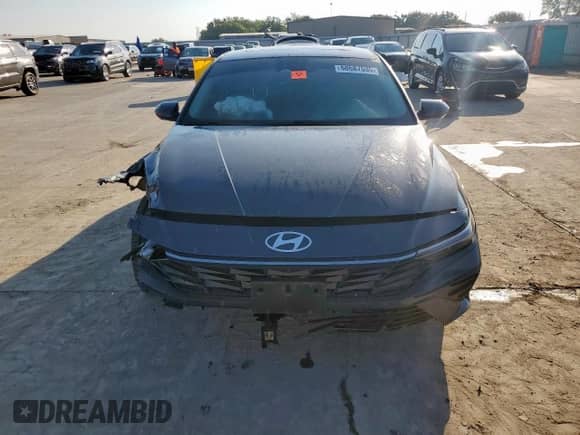 2024 Hyundai Elantra SEL z VIN KMHLS4DG9RU724437, wystawiony jako Copart lot #68687535 z przebiegiem 43 169 mil mil oraz Szkoda całkowita • Salvage title. Historia ofert i sprzedaży dostępna na DreamBid. Obrazek 5.