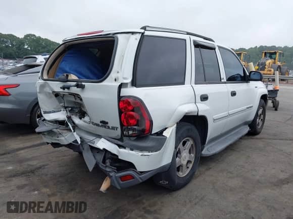 2003 Chevrolet TrailBlazer LS z VIN 1GNDS13SX32188296, wystawiony jako IAAI lot #42892717 z przebiegiem 258 496 mil mil oraz . Historia ofert i sprzedaży dostępna na DreamBid. Obrazek 4.