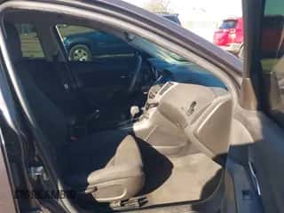 2015 Chevrolet Cruze LT с VIN 1G1PC5SB5F7142581, выставлен на аукционе IAAI как лот 43519699 с пробегом 144 223 миль миль и . История ставок и продаж доступна на DreamBid. Изображение 5.