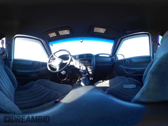 2002 Chevrolet Blazer LS с VIN 1GNCS18W12K145228, выставлен на аукционе IAAI как лот 41653692 с пробегом 213 764 миль миль и . История ставок и продаж доступна на DreamBid. Изображение 18.