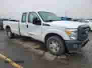 2013 Ford F-250 XL z VIN 1FT7X2A66DEB52530, wystawiony jako Copart lot #59683575 z przebiegiem 154 723 mil mil oraz Czysty tytuł • Clean title. Historia ofert i sprzedaży dostępna na DreamBid. Obrazek 4.