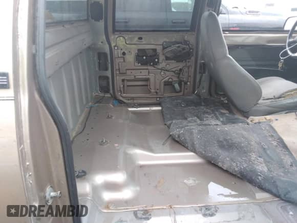 1996 GMC Sierra 1500 with VIN 1GTHC33J4TF010466, listed as a Copart auction lot 48392195 with 143,267 mi miles and Salvage title. Bid and sale history available at DreamBid. Image 10.