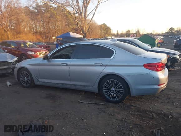 2019 BMW 5 Series 540i xDrive z VIN WBAJE7C57KWW15776, wystawiony jako IAAI lot #41089486 z przebiegiem 116 264 mil mil oraz . Historia ofert i sprzedaży dostępna na DreamBid. Obrazek 14.