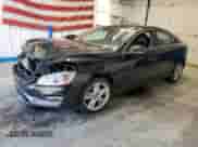 2014 Volvo S60 T5 z VIN YV1612FH9E2281222, wystawiony jako Copart lot #68621155 z przebiegiem 132 262 mil mil oraz Szkoda całkowita • Salvage title. Historia ofert i sprzedaży dostępna na DreamBid. Obrazek 1.