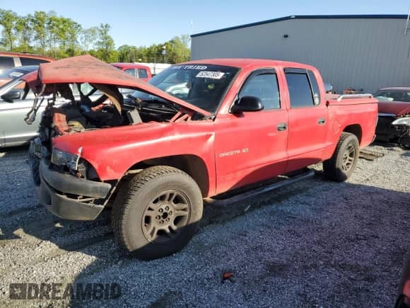 2001 Dodge Dakota Sport z VIN 1B7GL2AN21S108475, wystawiony jako Copart lot #52547305 z przebiegiem 218 025 mil mil oraz Szkoda całkowita • Salvage title. Historia ofert i sprzedaży dostępna na DreamBid. Obrazek 1.
