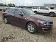 2018 Kia Optima LX z VIN 5XXGT4L39JG202533, wystawiony jako Copart lot #71213055 z przebiegiem 113 552 mil mil oraz Szkoda całkowita • Salvage title. Historia ofert i sprzedaży dostępna na DreamBid. Obrazek 4.