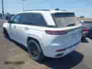 2023 Jeep Grand Cherokee Overland z VIN 1C4RJHDG8PC560416, wystawiony jako IAAI lot #42746164 z przebiegiem 16 237 mil mil oraz . Historia ofert i sprzedaży dostępna na DreamBid. Obrazek 15.