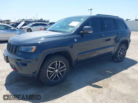 2018 Jeep Grand Cherokee Trailhawk z VIN 1C4RJFLG3JC228025, wystawiony jako IAAI lot #41992250 z przebiegiem 134 491 mil mil oraz . Historia ofert i sprzedaży dostępna na DreamBid. Obrazek 2.