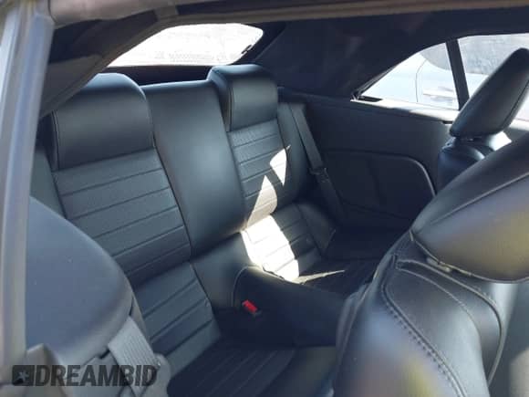 2006 Ford Mustang GT Deluxe z VIN 1ZVFT85H865193554, wystawiony jako IAAI lot #43188971 z przebiegiem 65 402 mil mil oraz . Historia ofert i sprzedaży dostępna na DreamBid. Obrazek 8.